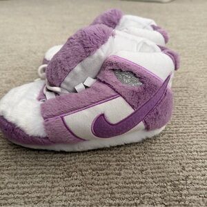 Nike Kids Plush Slippers in Purple and White